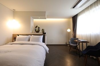 Suwon Saint Hotel 3*