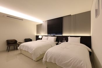 Suwon Saint Hotel 3*