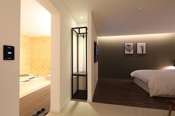 Suwon Saint Hotel 3*