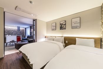 Suwon Saint Hotel 3*