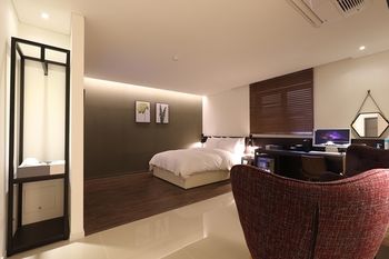 Suwon Saint Hotel 3*