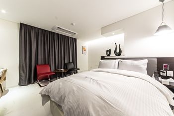 Suwon Saint Hotel 3*