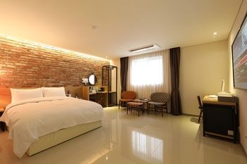 Suwon Saint Hotel 3*