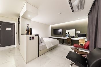 Suwon Saint Hotel 3*