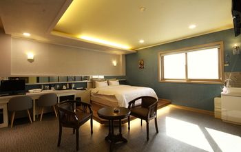GoldenRoot Hotel in Gimhae 2*