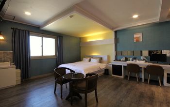 GoldenRoot Hotel in Gimhae 2*