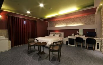 GoldenRoot Hotel in Gimhae 2*