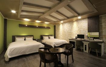 GoldenRoot Hotel in Gimhae 2*