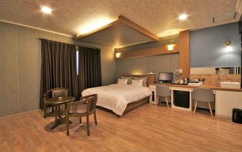 GoldenRoot Hotel in Gimhae 2*