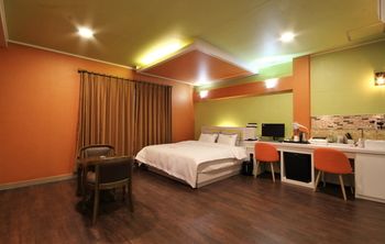 GoldenRoot Hotel in Gimhae 2*