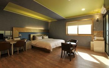 GoldenRoot Hotel in Gimhae 2*