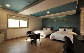 GoldenRoot Hotel in Gimhae 2*