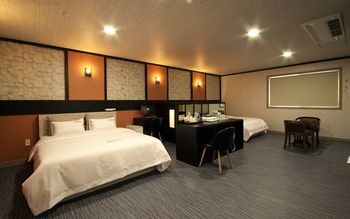 GoldenRoot Hotel in Gimhae 2*