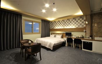 GoldenRoot Hotel in Gimhae 2*