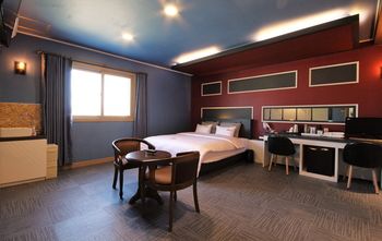 GoldenRoot Hotel in Gimhae 2*