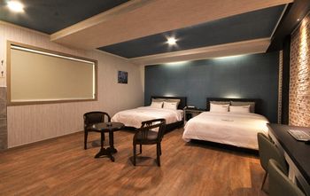 GoldenRoot Hotel in Gimhae 2*