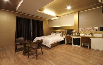 GoldenRoot Hotel in Gimhae 2*