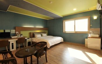GoldenRoot Hotel in Gimhae 2*