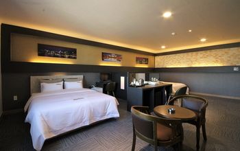 GoldenRoot Hotel in Gimhae 2*
