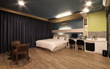GoldenRoot Hotel in Gimhae 2*