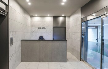 JJ Hotel 2*
