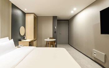 JJ Hotel 2*