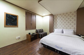 JJ Hotel 2*