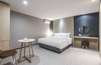 JJ Hotel 2*