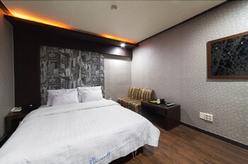 JJ Hotel 2*