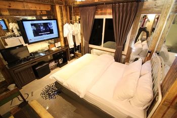 Hotel February Suseong 3*