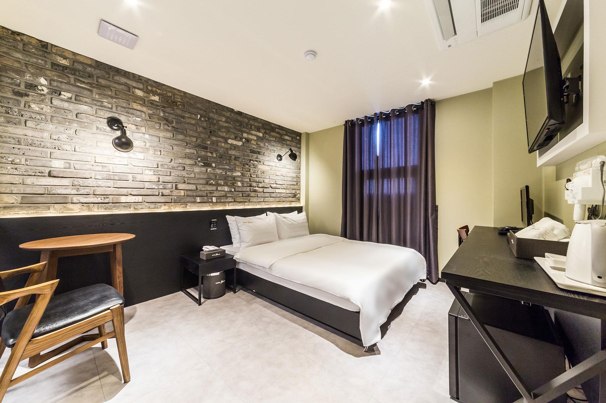 Hotel Plum 2*