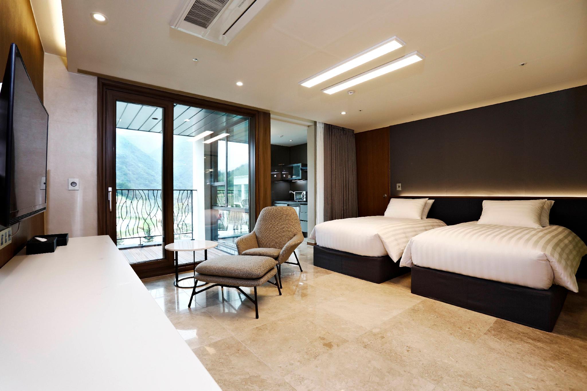 Pine Forest 3*