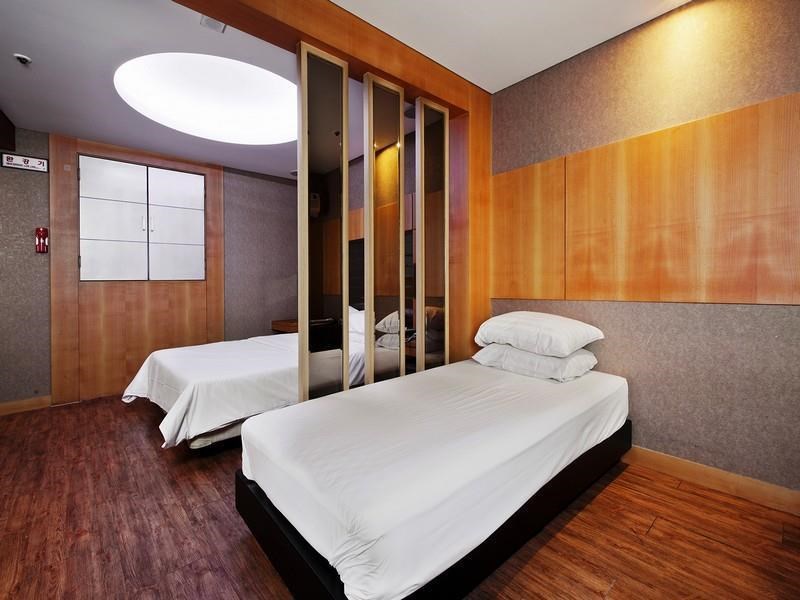 HOTEL ON 3*