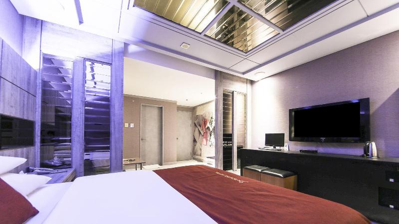 HOTEL ON 3*