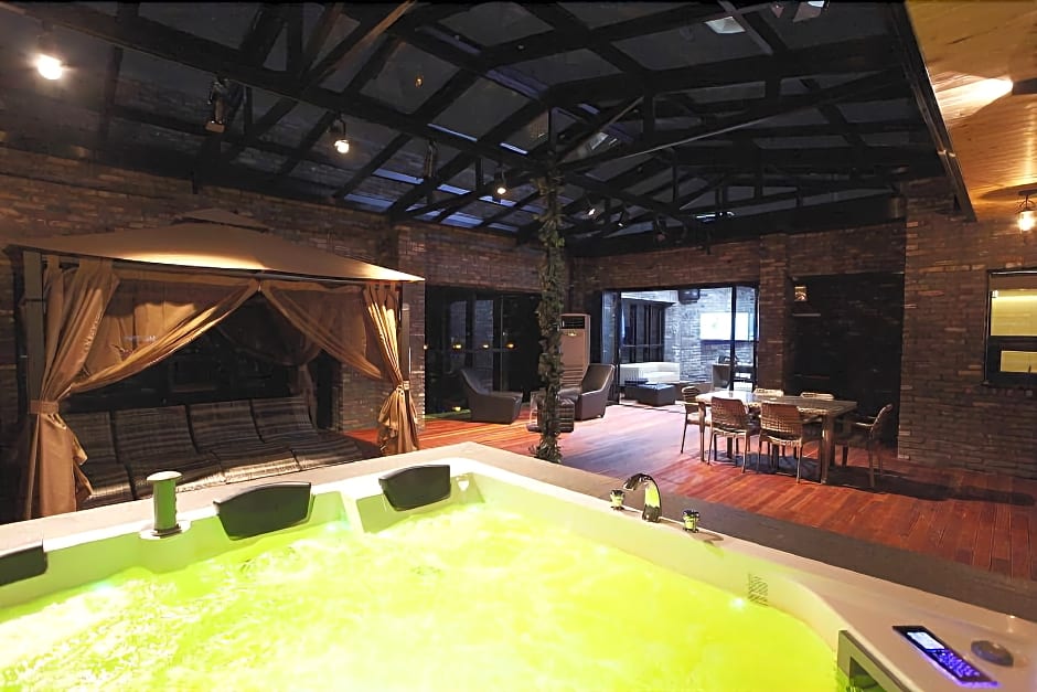 Hotel Ahava 2*