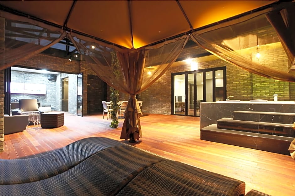 Hotel Ahava 2*