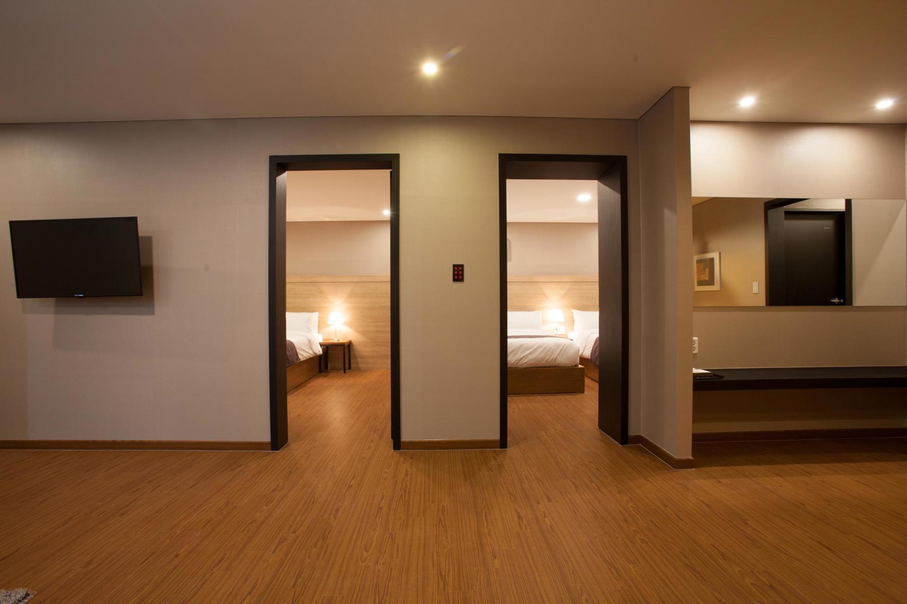 Hotel Two - Y 3*