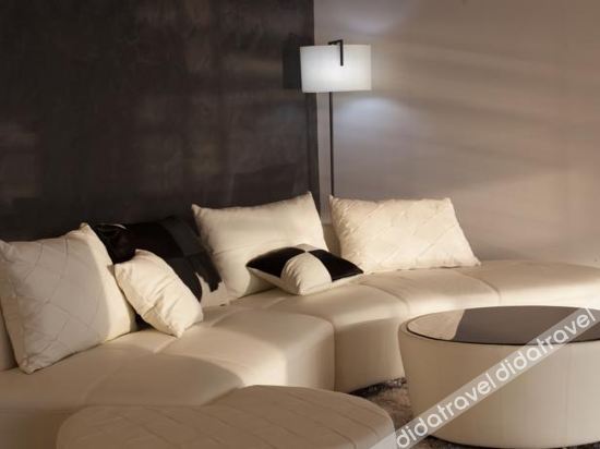 Hotel Two - Y 3*