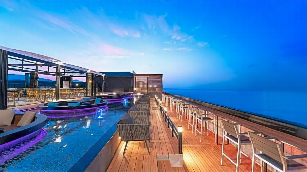 Hotel Two - Y 3*