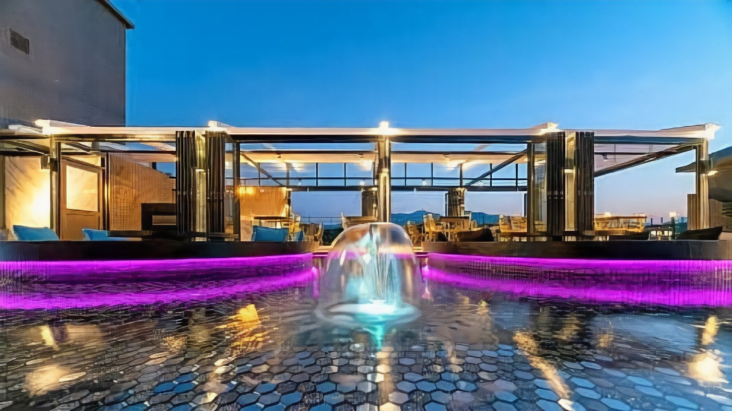 Hotel Two - Y 3*