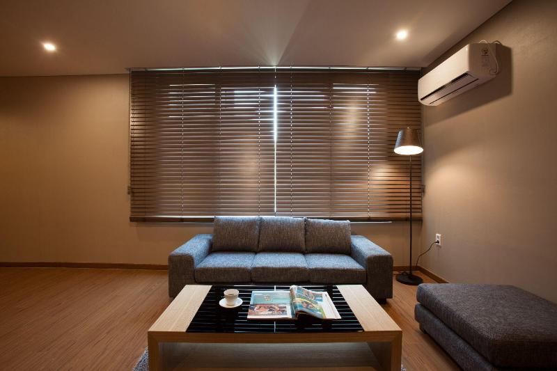 Hotel Two - Y 3*