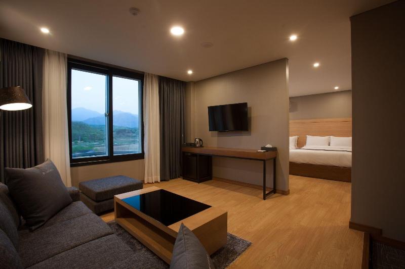 Hotel Two - Y 3*