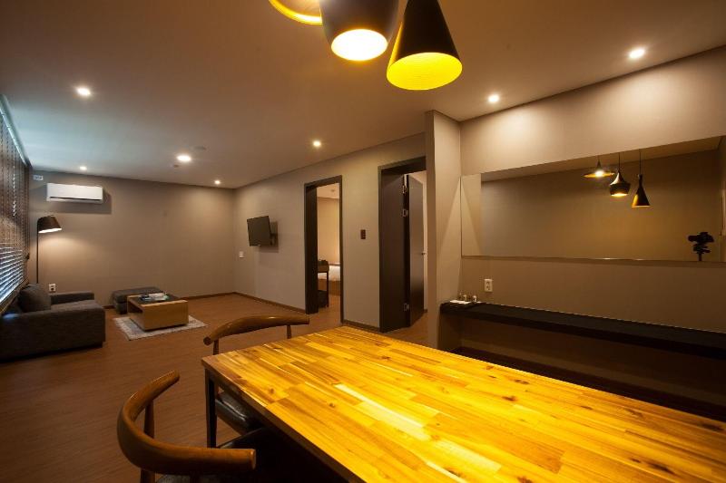 Hotel Two - Y 3*