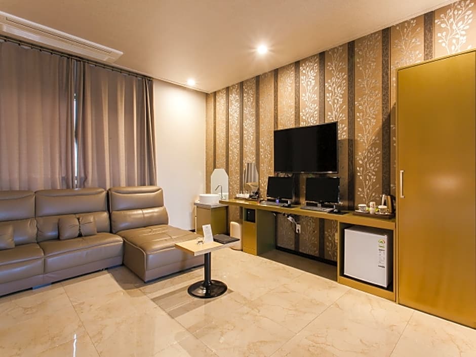 URBAN HOTEL & GOLF 2*