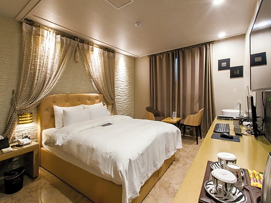 URBAN HOTEL & GOLF 2*
