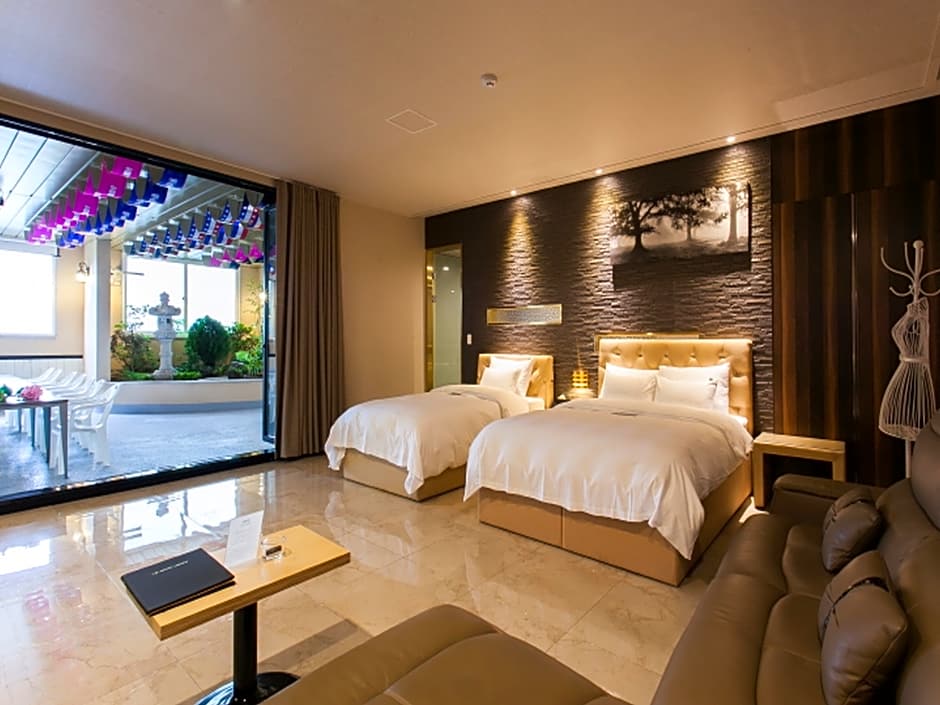 URBAN HOTEL & GOLF 2*
