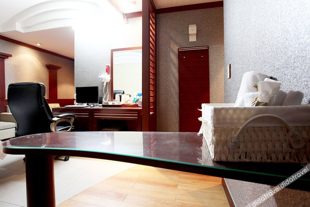 Luxury Hotel Osan 3*