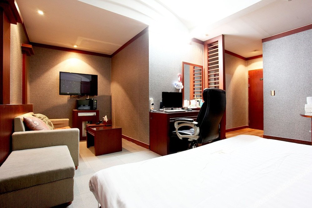 Luxury Hotel Osan 3*