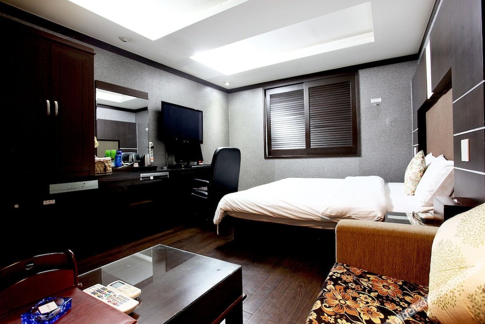 Luxury Hotel Osan 3*