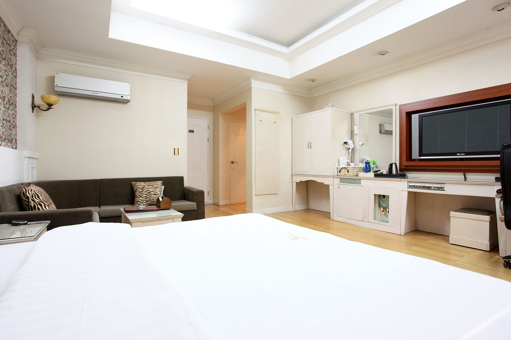Luxury Hotel Osan 3*